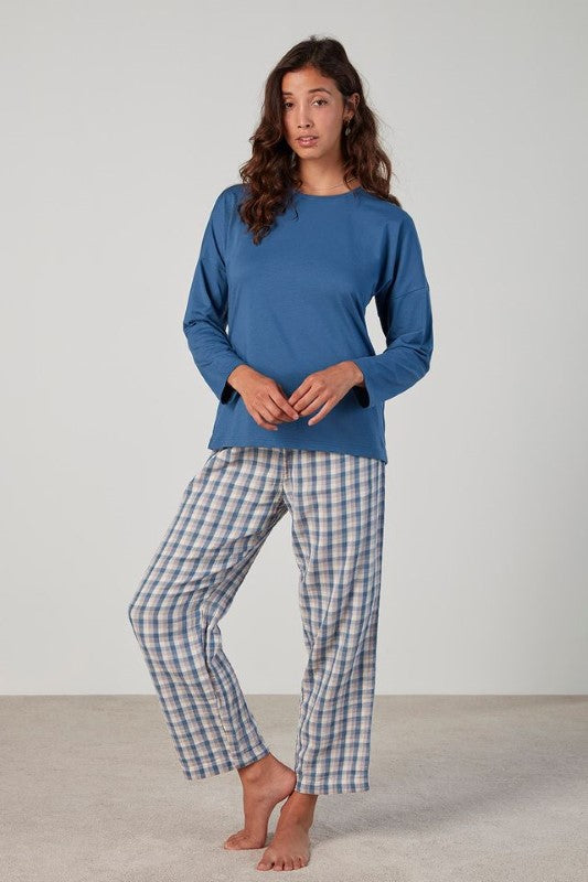 Casual plaid PJ set from BAKSANA with long sleeve top and elasticated pants, made from bamboo and cotton, in size Large.