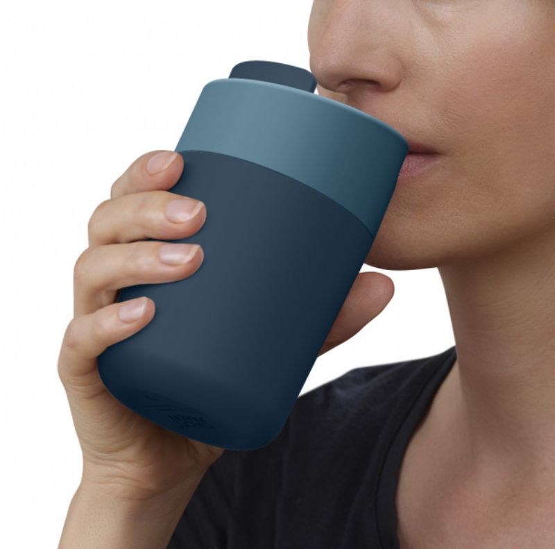 Joseph Joseph Sipp Travel Mug in blue, 340 ml, features a hygienic flip-top cap and leakproof design for on-the-go beverages.