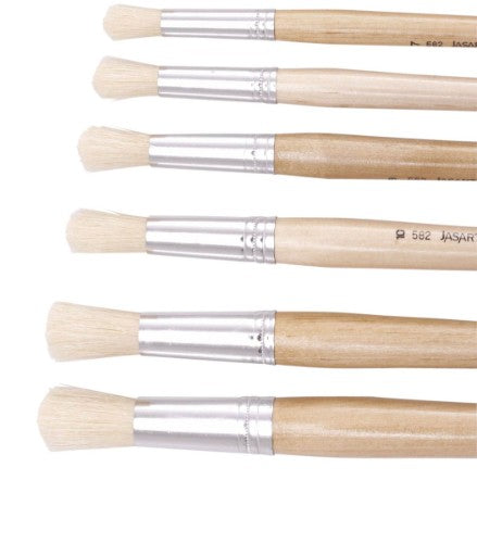 Jasart Size 1 round brush with hog bristles, seamless ferrules, and polished wooden handle for precise painting.