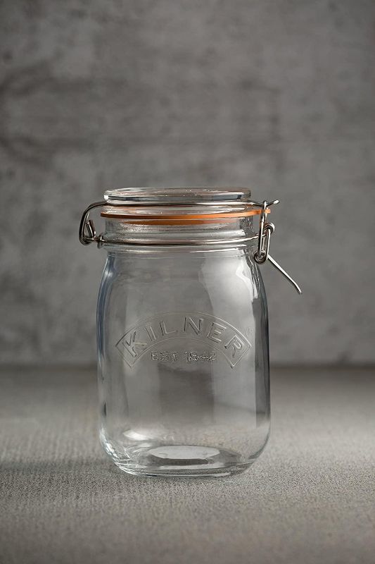 Kilner Round Clip Top Jar Glass, 1-liter, airtight seal, embossed detail, ideal for storing dry and wet foods, vintage style.