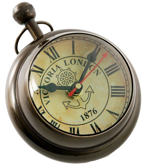 Vintage-inspired pocket clock in wood and metal, 16 x 14 x 18 cm, enhancing decor with charm and elegance.