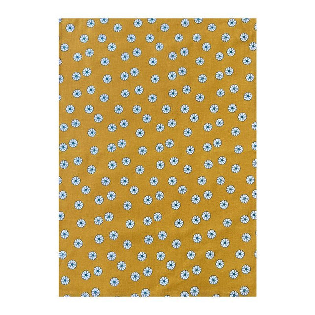 Daisy-print tea towel in 100% cotton, 50x70cm, with a hanging loop for easy storage and high absorbency.