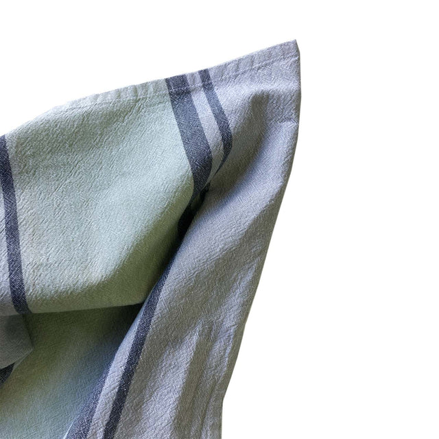 Stylish stonewash tea towel in fog with stripes, 50 x 70cm, highly absorbent cotton, perfect for kitchen decor and use.