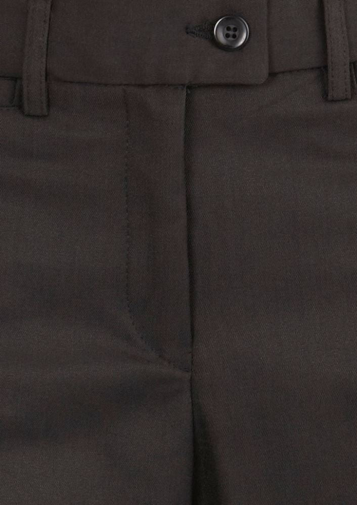 Ladies relaxed fit black pants featuring a mid-rise design, breathable fabric, and practical front pockets for everyday wear.