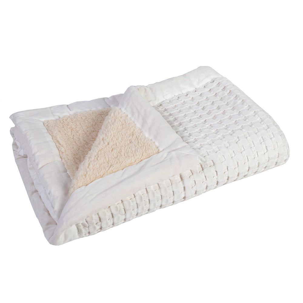 Plush cream bamboo blend waffle blanket with soft sherpa backing, perfect for king single beds, 190 x 220 cm.