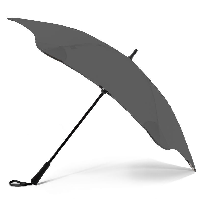 BLUNT Classic Umbrella in Charcoal, designed for durability and style, with wind-resistant features and an ergonomic handle.