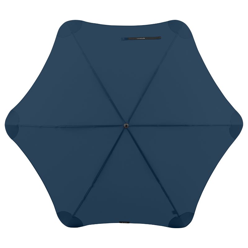 Navy BLUNT Exec umbrella featuring a spacious 190T pongee canopy, durable fibreglass frame, and stylish carry sleeve.