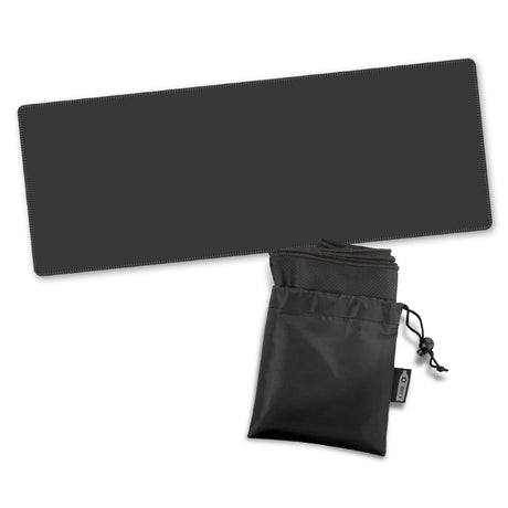 Eco-friendly black cooling towel made from RPET, providing instant relief during outdoor activities. Pack of 20 units.