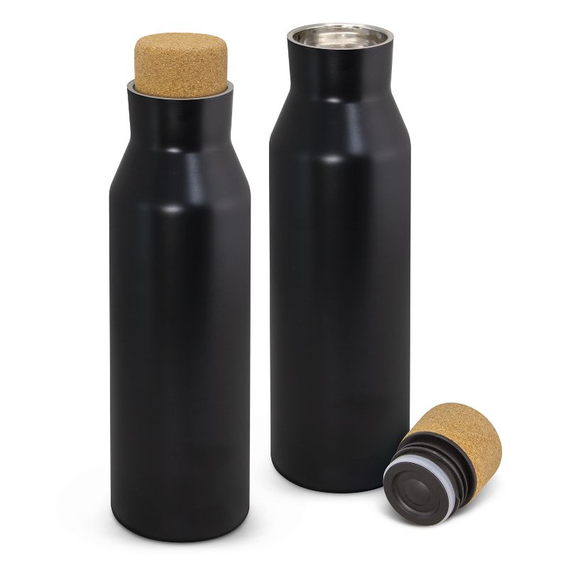 Sleek set of 3 Moana Black vacuum bottles, 630ml, double wall insulated, keeps drinks cold for 24h and hot for 12h.