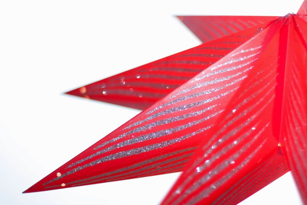 Vibrant 60cm red star lantern lamp shade, crafted from thick patterned paper, perfect for festive decor and charming displays.