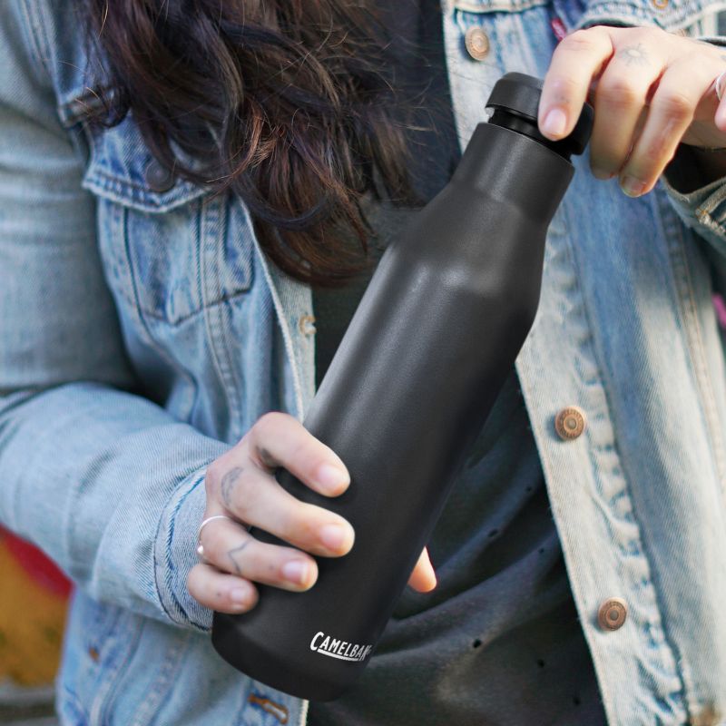 Sleek black 750ml vacuum bottle by CamelBak, featuring double-wall insulation and a non-slip silicone base for durability.