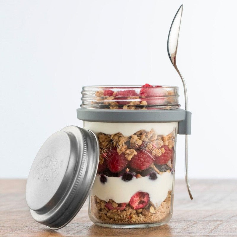 Kilner Breakfast Jar Set (350ml) with measuring lid and stainless steel spoon, ideal for healthy meals on the go.