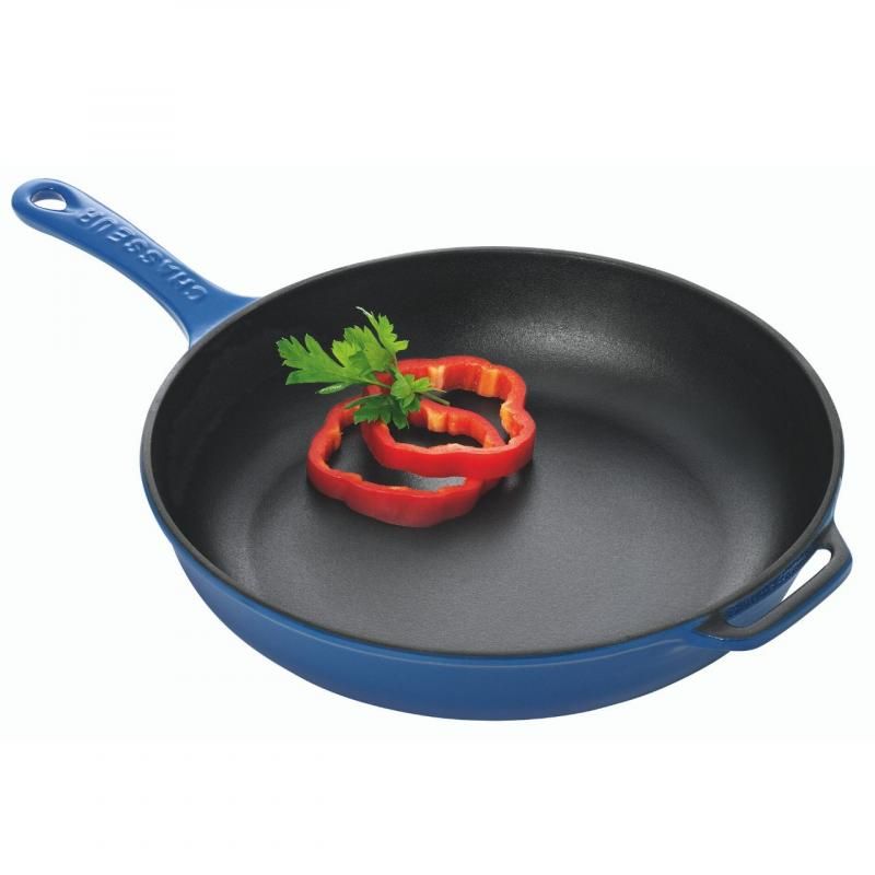 CHASSEUR 28cm cast iron fry pan with cast handle, perfect for searing, sautéing, and oven safe up to 220°C.