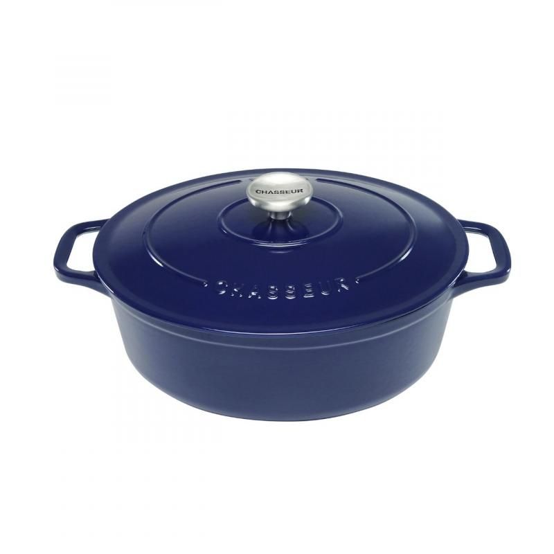 Chasseur Oval French Oven 27cm in caviar finish, ideal for slow cooking, with self-basting lid and eco-friendly design.