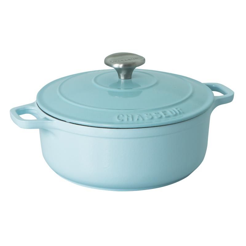 Chasseur Round French Oven in Duck Egg Blue, 26cm/5L, features cast iron construction and versatile heat source compatibility.