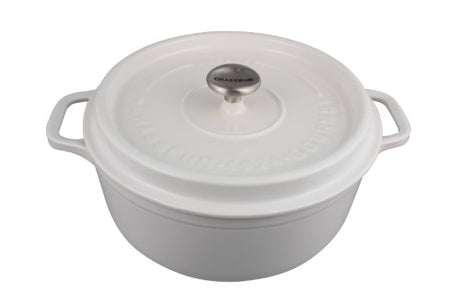 Crisp white Chasseur Gourmet RFO French Oven, 28cm, ideal for slow cooking and baking with elegant design.