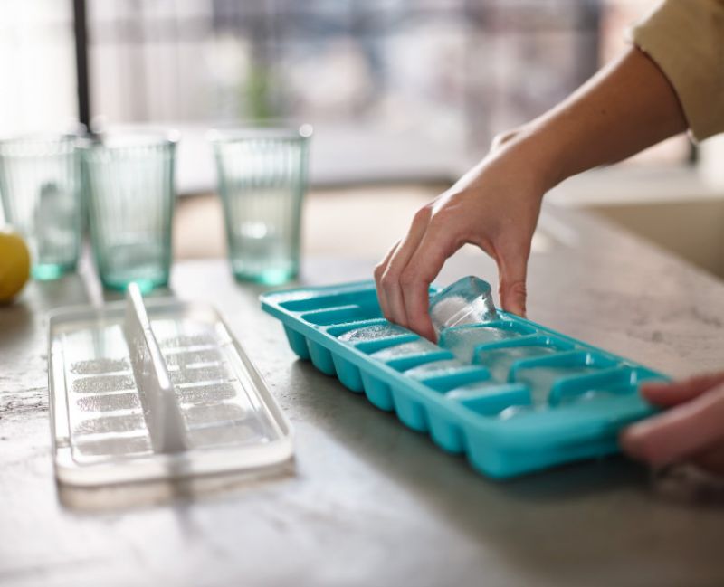 Joseph Joseph Flow Easy-fill Ice-cube Tray - 2pk, innovative design with linked cavities for easy filling and stacking, holds 14 cubes.