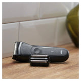 21B Cassette from Braun for Series 3 310s, designed for a smooth and precise shaving experience.