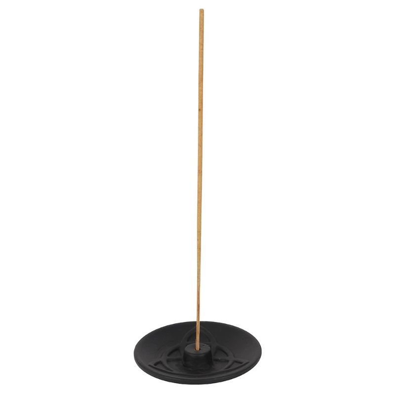 Black terracotta incense plate with a triquetra design, ideal for enhancing meditation or home decor. H:2 x W:9 x D:9 cm.