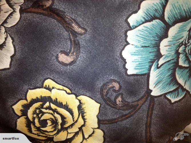 Blue romantic rose cushion covers set of 2, 42cm x 42cm, durable fabric, printed on both sides, with easy-access zipper.