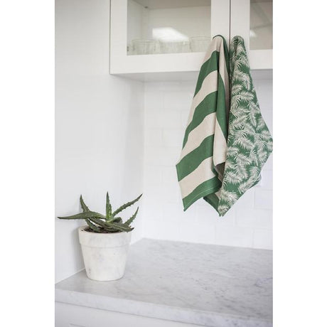 Set of 2 Palm Amazon Green tea towels, 100% cotton, vibrant tropical design perfect for kitchen tasks and decor.