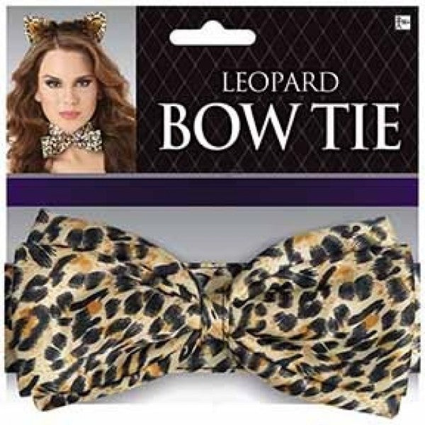 Leopard print bowtie featuring elegance and boldness, perfect for special occasions and adjustable for all neck sizes.