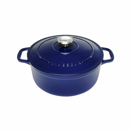 Chasseur Round French Oven in French Blue, 26cm, cast iron, ideal for slow cooking and elegant dining.