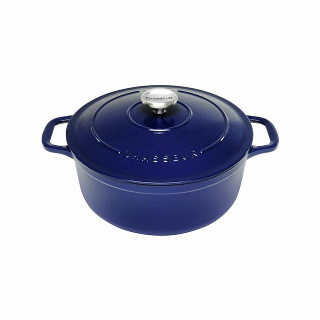 Chasseur Round French Oven in French Blue, 26cm, cast iron, ideal for slow cooking and elegant dining.