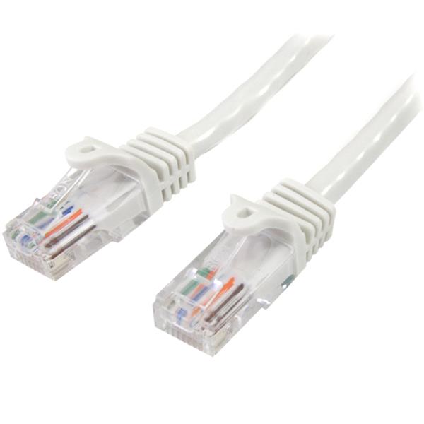 Cat5e Ethernet patch cable, 7m white, with snagless RJ45 connectors for reliable high-speed network connections.