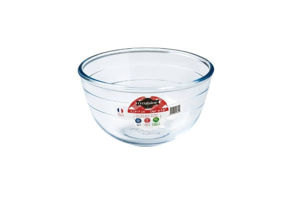 High-quality 17cm borosilicate mixing bowl, oven and freezer safe, with easy hold handles and hygienic design.
