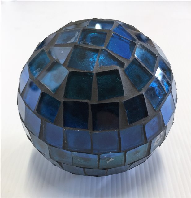 Decorative 8cm blue mosaic ball, perfect for enhancing home decor with artistic flair and vibrant colors.