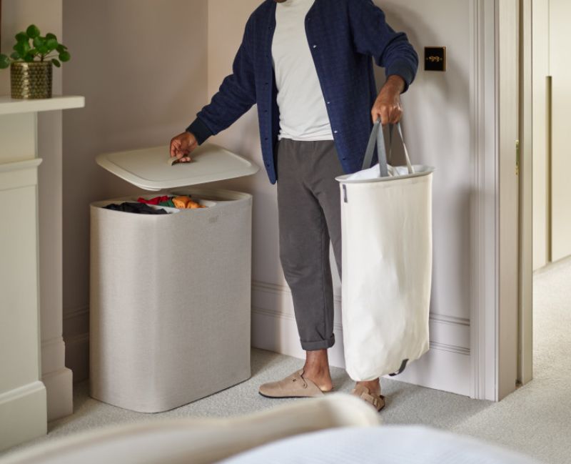 Joseph Joseph Tota Trio 90L laundry basket in ecru with three removable tote bags for easy fabric separation and transport.