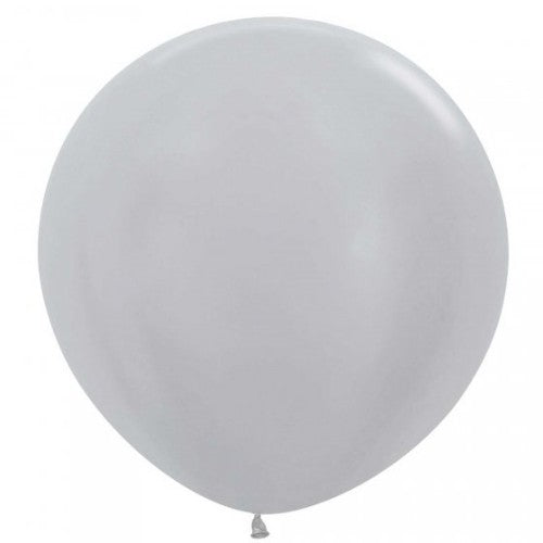 Three elegant 60cm satin silver latex balloons, perfect for upscale celebrations and eye-catching decor.