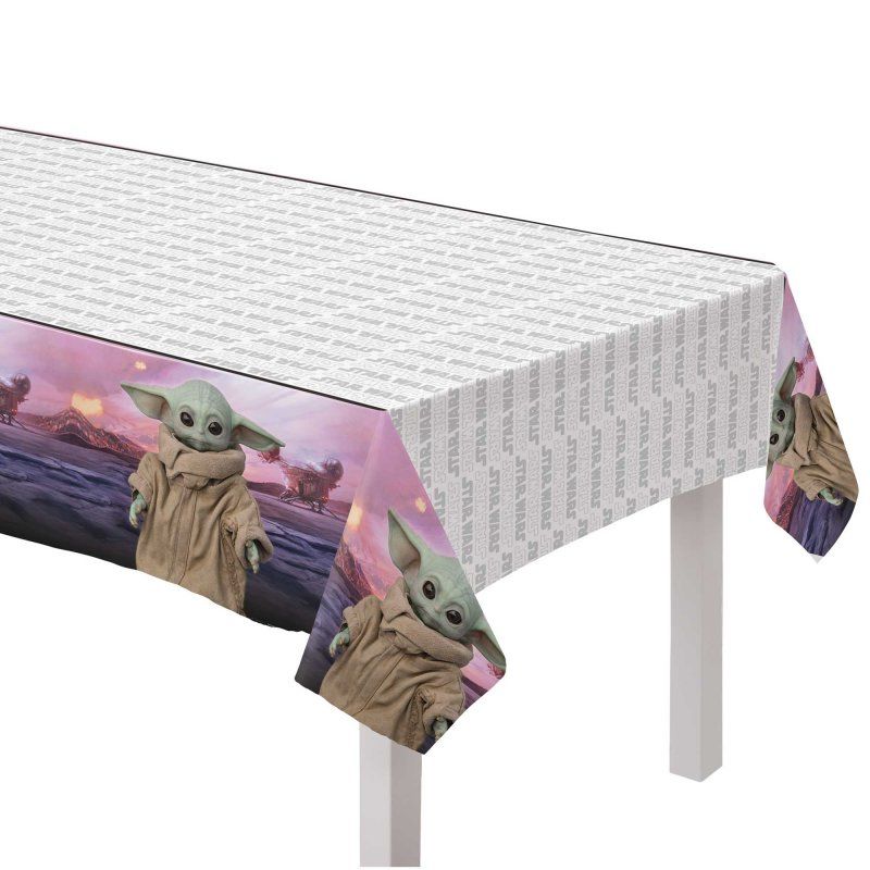 Vibrant Star Wars tablecover featuring The Mandalorian and Baby Yoda, perfect for themed parties and celebrations.