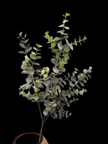 Lifelike green eucalyptus spray, ideal for stylish, low-maintenance home decor and versatile floral arrangements.