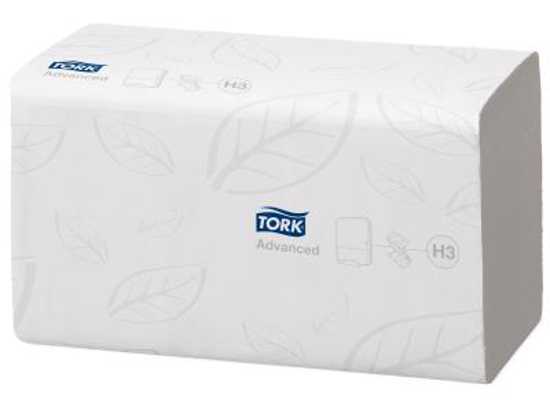 Tork H3 2-ply Singlefold Flushable Paper Towels in a case of 15 packs, designed for hygiene with touch-free dispensing.