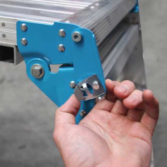 Lightweight 3-step folding work platform; 150kg load capacity, safe locking hinges, compact for easy transport and storage.