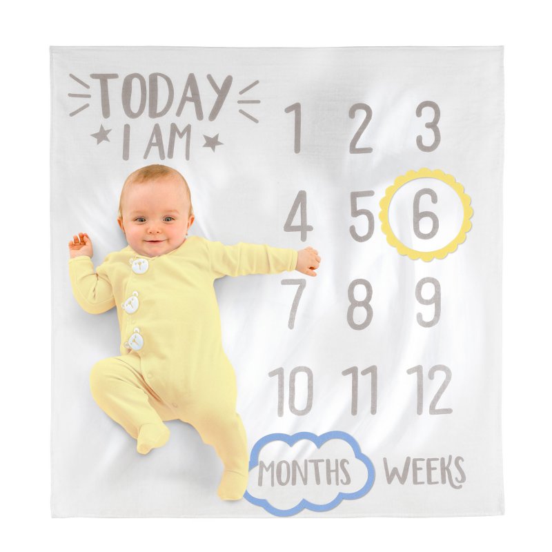 Soft, hypoallergenic baby blanket measuring 119cm, featuring felt frames to mark milestones and create cherished memories.