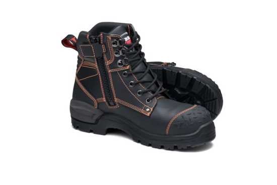 Black John Bull Wildcat 3.0 safety boots, size 4, featuring steel toe cap, slip-resistant outsole, and water-resistant leather.