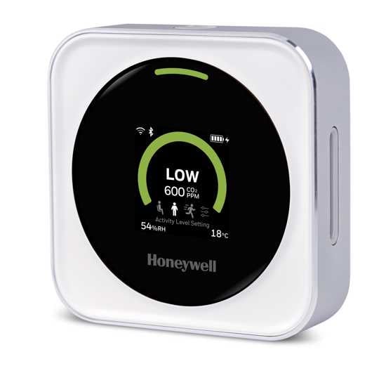 Portable Honeywell air monitor HTRAM-V1-W for real-time CO2, temperature, and humidity tracking with risk alerts and visual indicators.