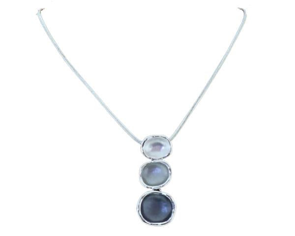 Elegant silver necklace with light and dark grey disks, 4.5 cm pendant, adjustable 46 cm chain for versatile styling.