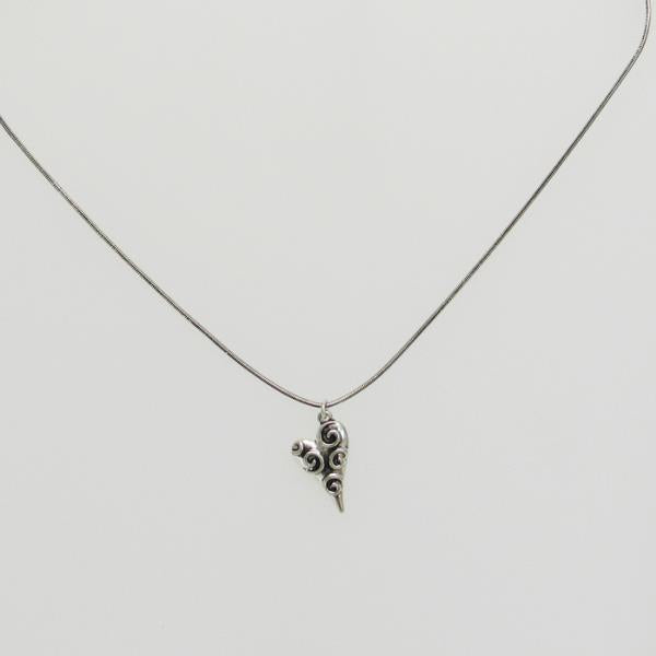 Elegant heart-shaped pendant necklace, 45 cm chain, perfect for layering or statement wear, symbolizing love and connection.