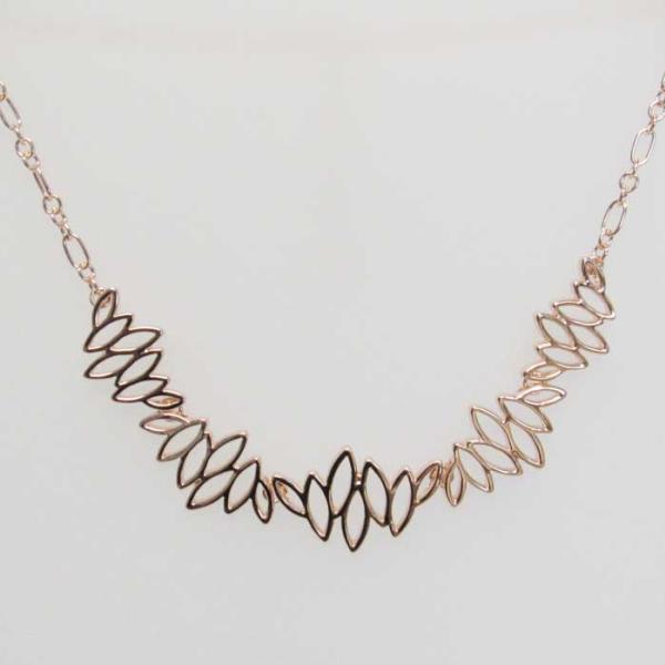 Elegant gold-plated necklace with nature-inspired leaf design, 28 cm chain, safe for sensitive skin. Perfect for any occasion.