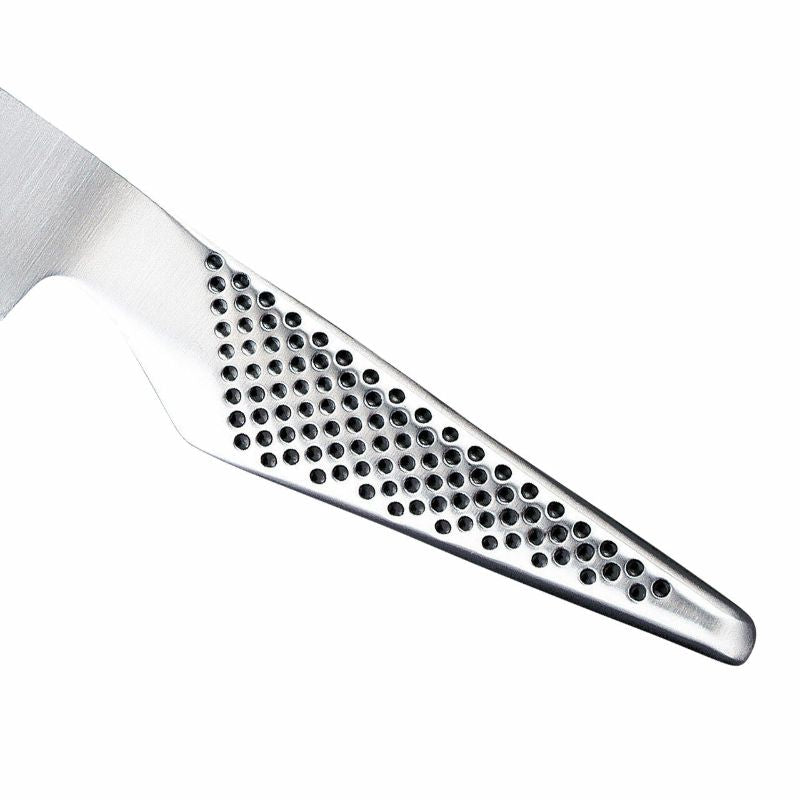 Global Classic Spear GS-7 paring knife (10cm) with CROMOVA 18 stainless steel, designed for precision cutting and comfort.