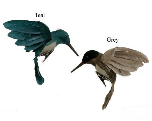 Grey hummingbird ornament with clip, elegantly designed to enhance decor for bird lovers and nature enthusiasts.