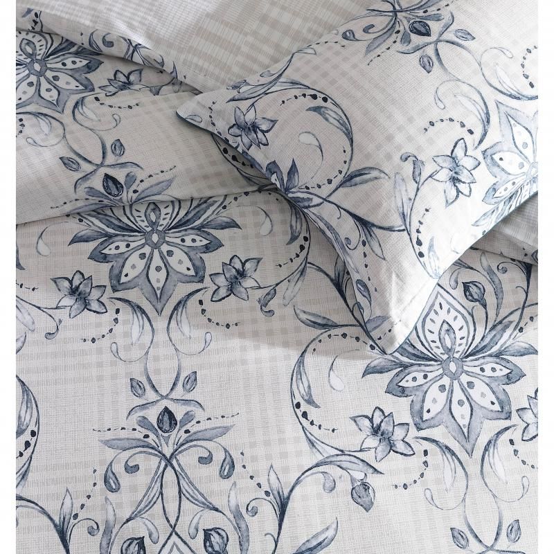 Elegant queen-sized linen quilt set in white and navy with damask motif and hounds-tooth check design, featuring blue piping.