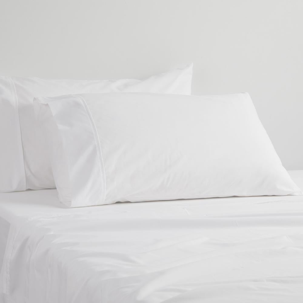 King size Logan and Mason 250TC poly/cotton percale white sheet set featuring cuffing and piping details for elegant comfort.