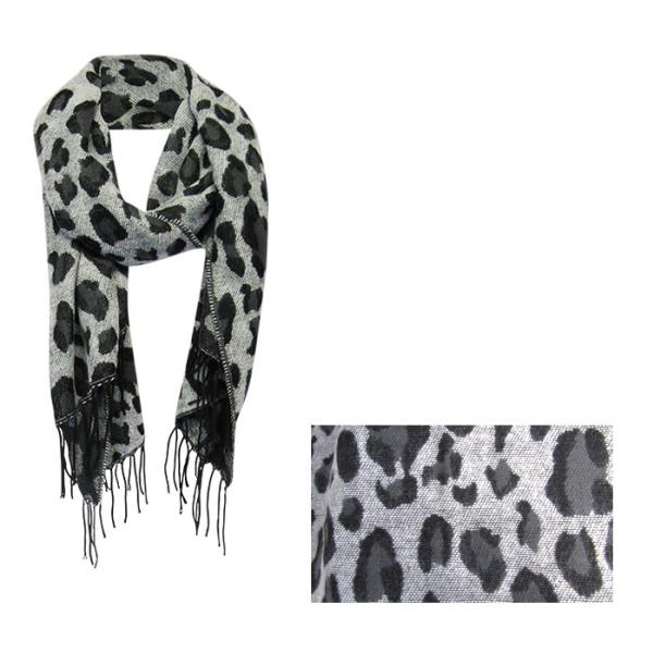 Cozy black scarf with playful cat print, 65 x 185 cm, perfect for staying warm and stylish in winter.