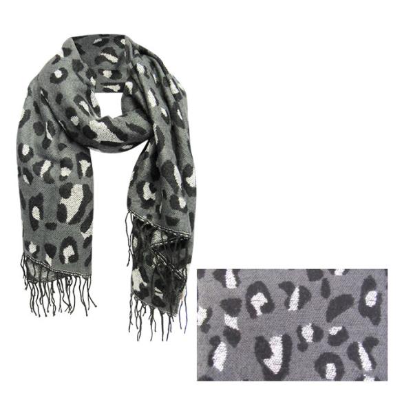 Cozy silver scarf with adorable cat print, perfect for cat lovers, measuring 65 x 185 cm.