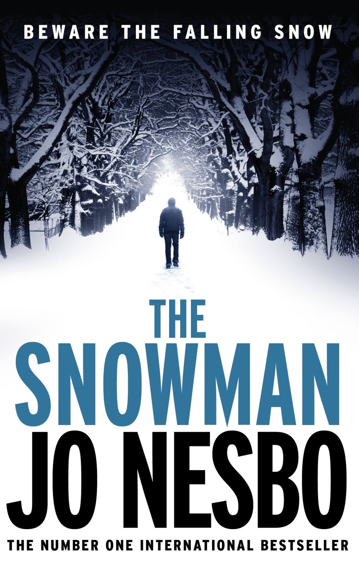 Cover of 'The Snowman' by Jo Nesbø, a thrilling crime novel about a serial killer and a missing mother in a snowy landscape.